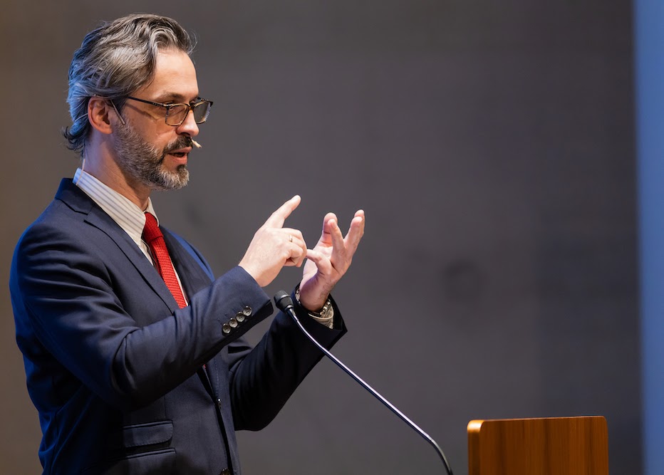 Davor Svetinovic speaking at a lectern